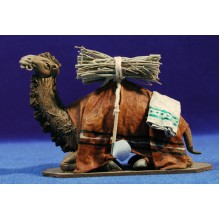 Camello sentado 12 cm ropa y barro Figuralia