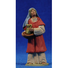 Pastora hebrea con jarra y plato 8 cm barro pintado Delgado