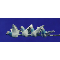 Bandada cuatro palomas grisas vuelan 9 cm barro pintado AB