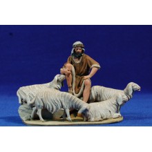 Pastor sentado con corderos 10 cm barro pintado De Francesco