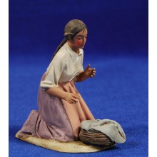 Pastora catalana adorando con cesta 10 cm barro pintado De Francesco