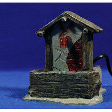 Fuente imita madera 12x12x13 cm resina Fuente imita madera 12x12x13 cm resina